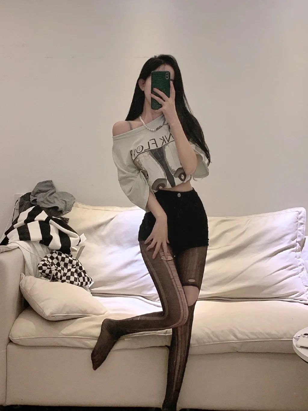 妹子絲襪都破了，好心疼?。〔鍒D3