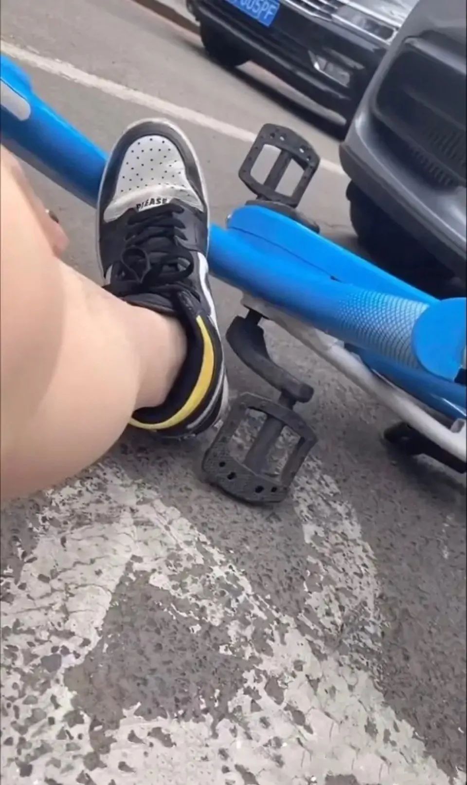 小姐姐?睡過站了，要不要叫醒她？插圖27