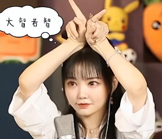 B站咬人貓回歸一姐，穿紅衣約爾跳宅舞，宅男：還是這么sao插圖6