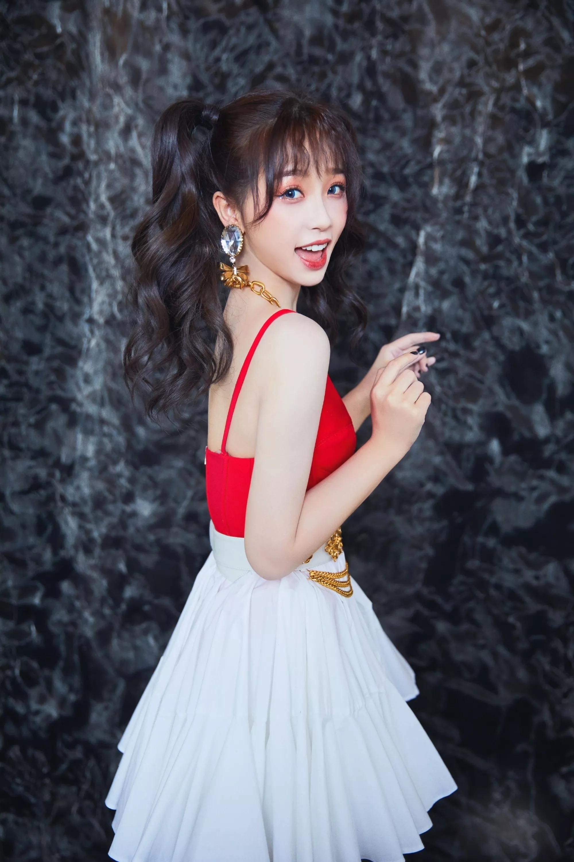 國(guó)內(nèi)地女演員、歌手 虞書欣美照欣賞插圖