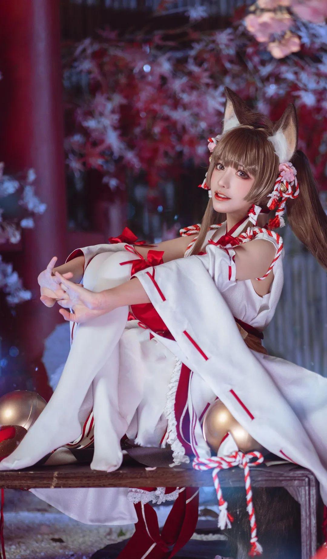 優(yōu)莉娜，俏皮的巫女《盾之勇者成名錄：浪潮》插圖1