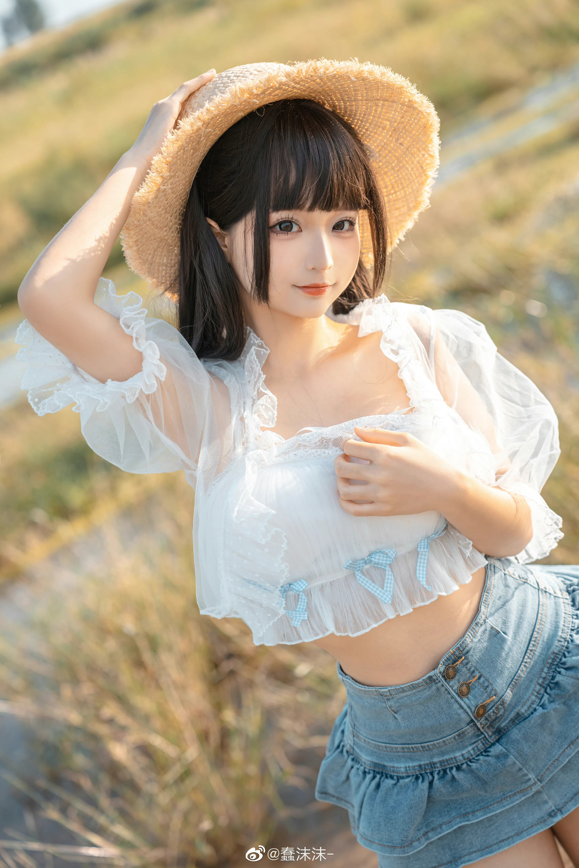 蠢沫沫 邁步在田野中的少女圖欣賞插圖8